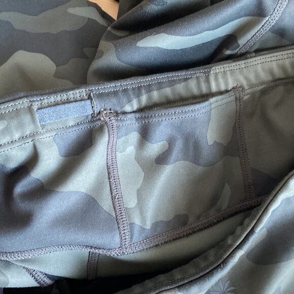 Athleta Camo Contender 7/8 Tight green S - Picture 10 of 13